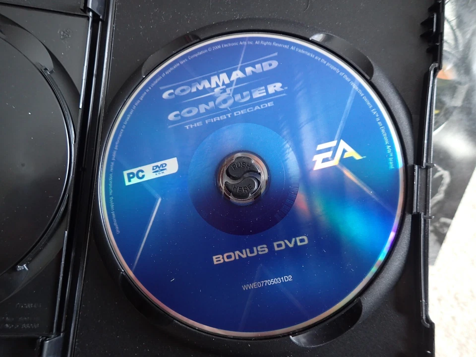 Command & Conquer: The First Decade (PC: Windows, 2006) Game, manual & guidebook - Image 3 of 4