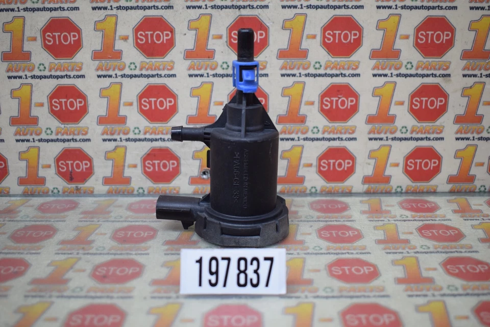Válvula de purga de bote de vapor Chrysler Town & Country 2008-2016 4891741aa OEM Foto 4 de 4
