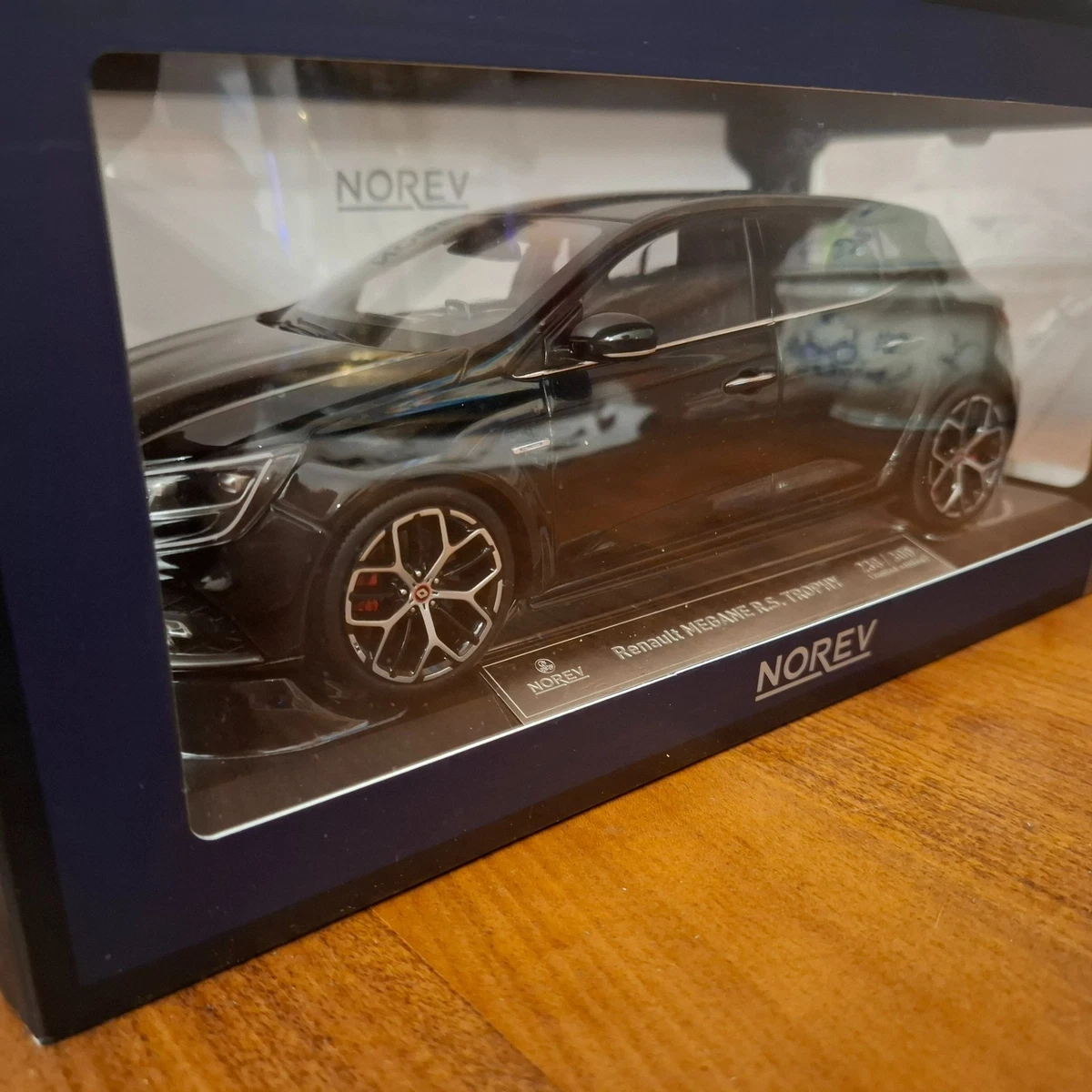 AT887 NOREV 1/18 1:18 RENAULT MEGANE TROPHY V6 2011 SHOW CAR REF 7711430857