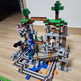 Minecraft LEGO 21118 Mine Shaft Set - Complete, Assembled, with Manuals
