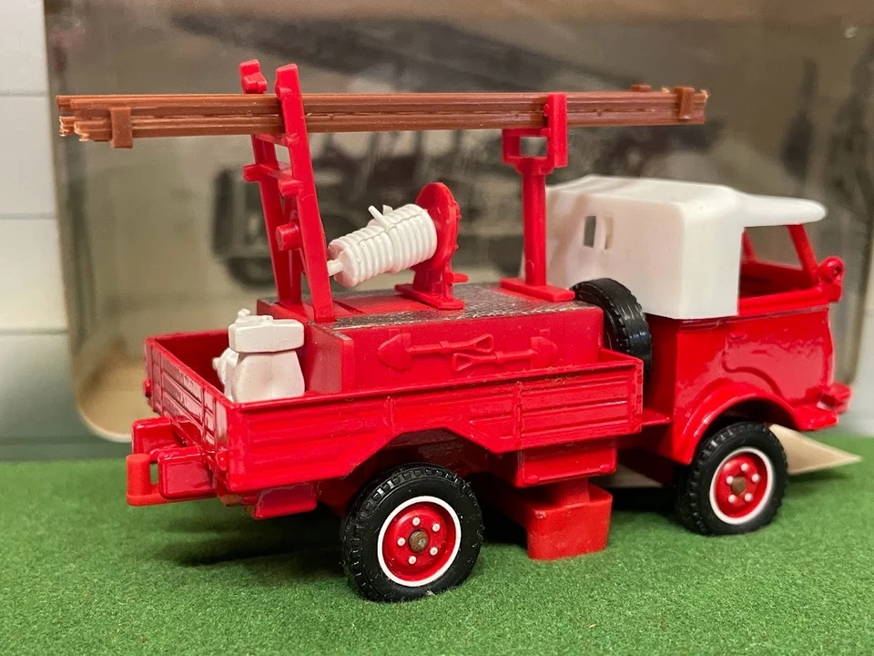 VEREM Renault 4x4 1:50 truck firefighters Diecast - Image 2 of 4