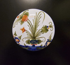 STUDIO "FAENZA" SILVESTRINI, bomboniera/scatola in ceramica decoro garofano 1981