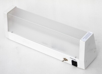 NOS COOPER PAULUHN CROUSE-HIINDS MIRROR FLUORESCENT SURFACE LIGHT MODEL FN215