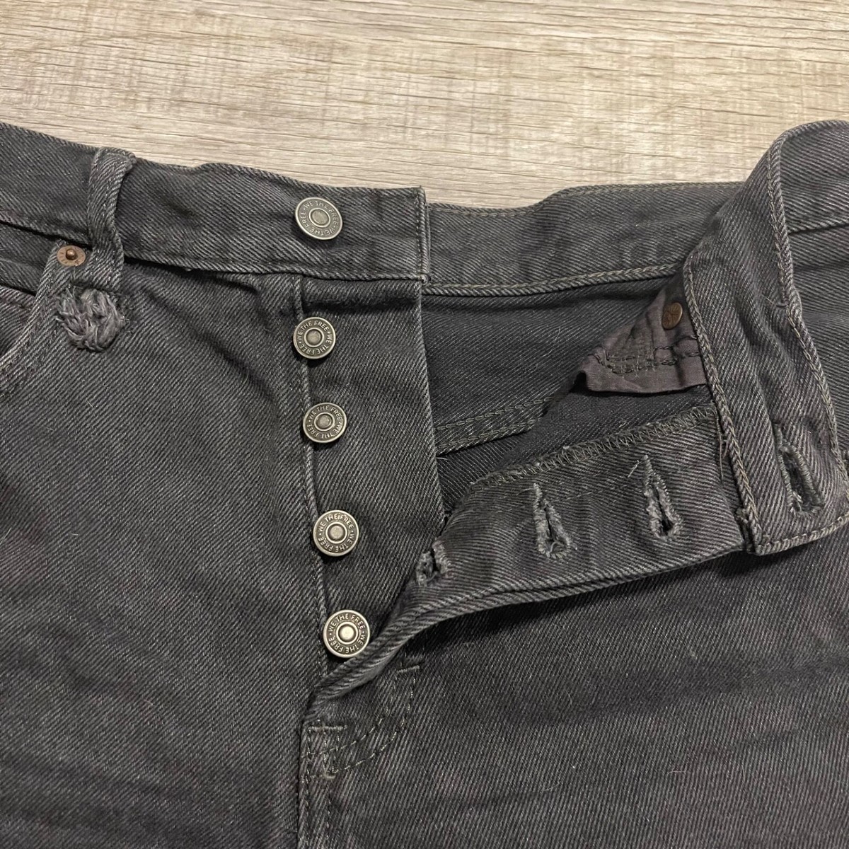 FRAME WE24DJA001LUXR 関税送料込 We the Free Twenty eight Black Denim Button Fly Jean Shorts