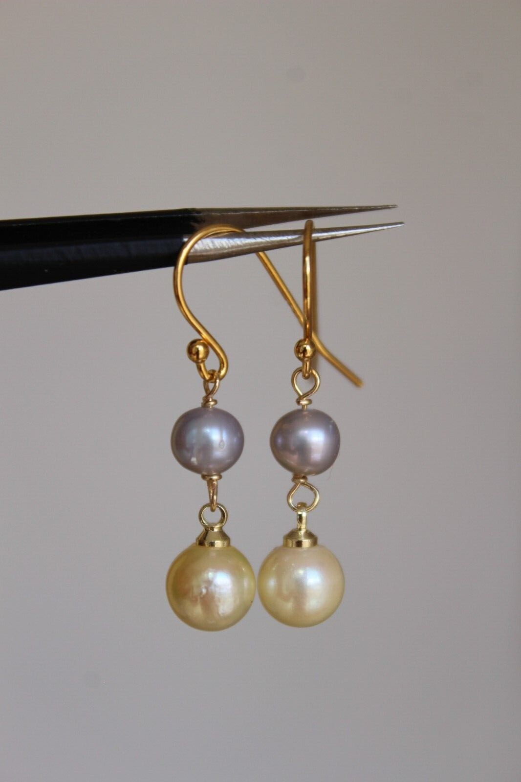 Boucles perles d'Akoya du Japon grises et argent doré | Le cadeau idéal