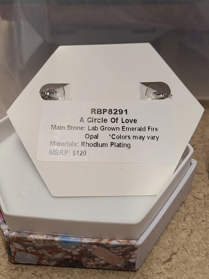 Pendientes BP Octubre 2024 “Un Círculo de Amor” Esmeralda Ópalo de Fuego RBP8291 Foto 3 de 4