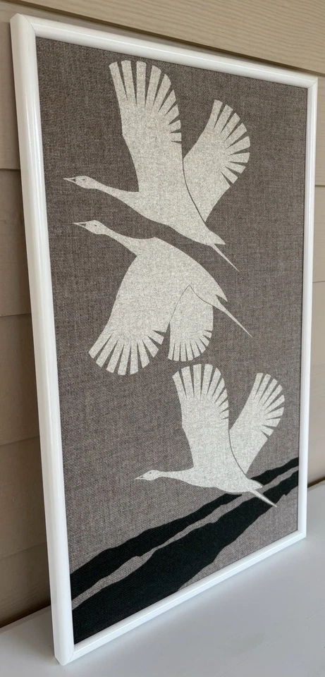 Arte textil MCM Birds in Flight de FLITE Screen Art, inc. Enmarcado Foto 2 de 4