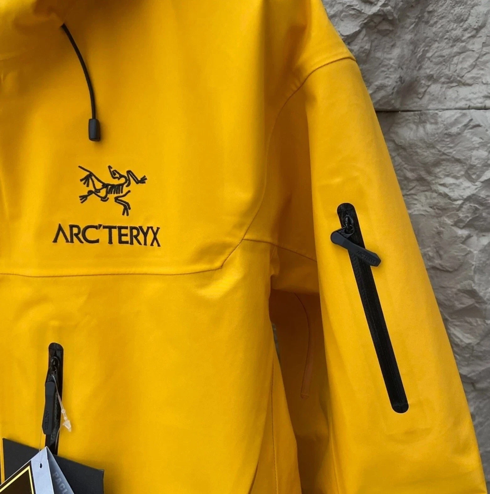 Arcteryx Alpha SV winter Jacket Men’s light Yellow Size L image 2