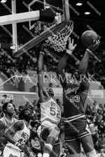 ES527 Artis Gilmore Chicago Bulls Layin Basketball 8x10 11x14 16x20 Photo