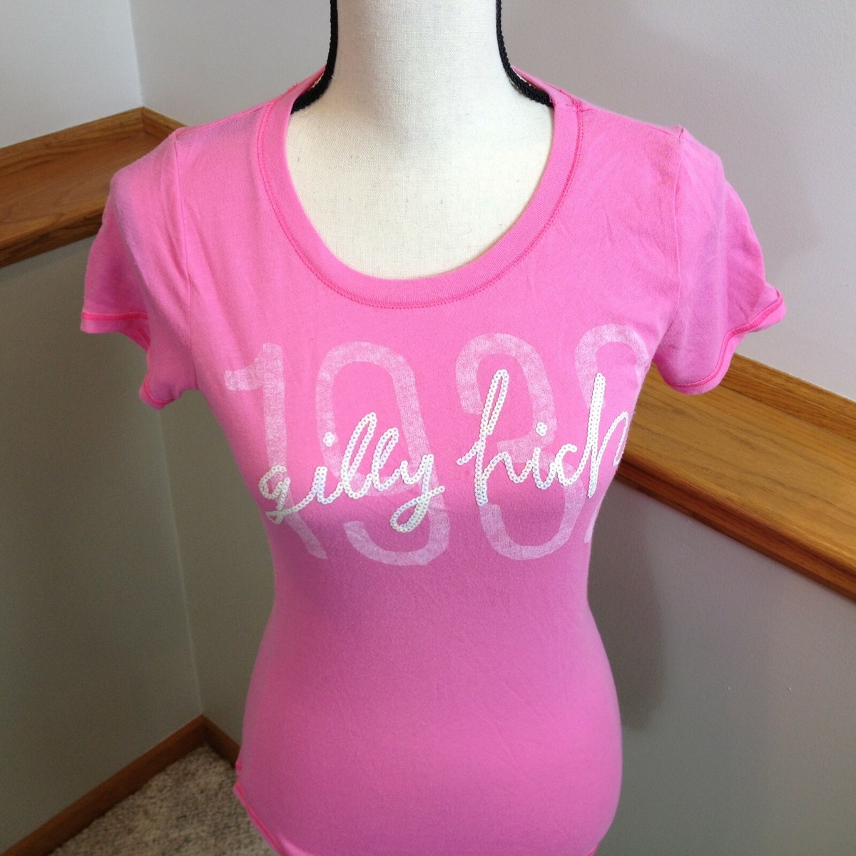 GILLY HICKS 1932 Graphic Logo Short Sleeve Round Neck Pink T-Shirt