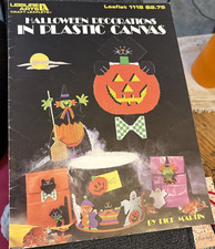 Vtg Rare Leisure Arts HALLOWEEN DECORATIONS IN PLASTIC CANVAS 1987 Leaflet 1118