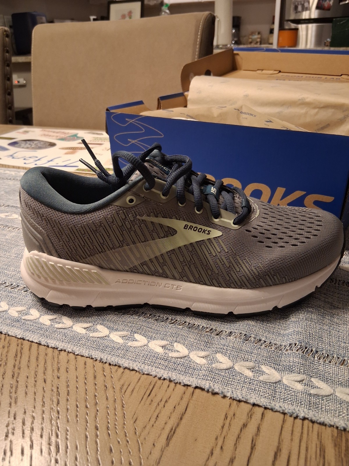Size 8 - Brooks Addiction Gts 15 Gray - 1203521D099