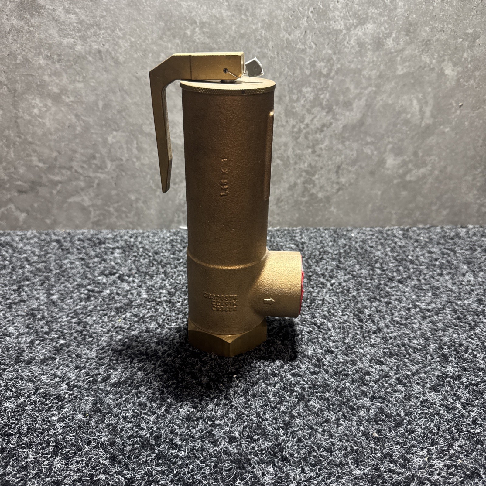 Válvula de alivio de seguridad Seetru 1 1/4”x1 1/2” LGS® HI-FLOW con sellos de PTFE H3632A3D67