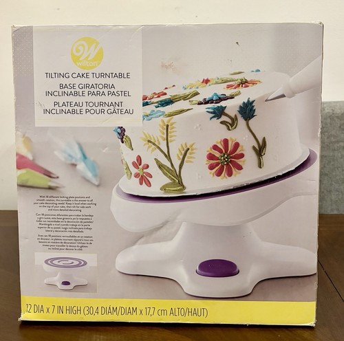 Wilton Tilt-N-Turn Ultra Tilting Cake Turntable Purple   Excellent  Condition