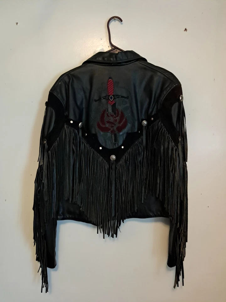Chaqueta de motociclista vintage Dallas de cuero premium para mujer bordada con flecos Foto 2 de 4