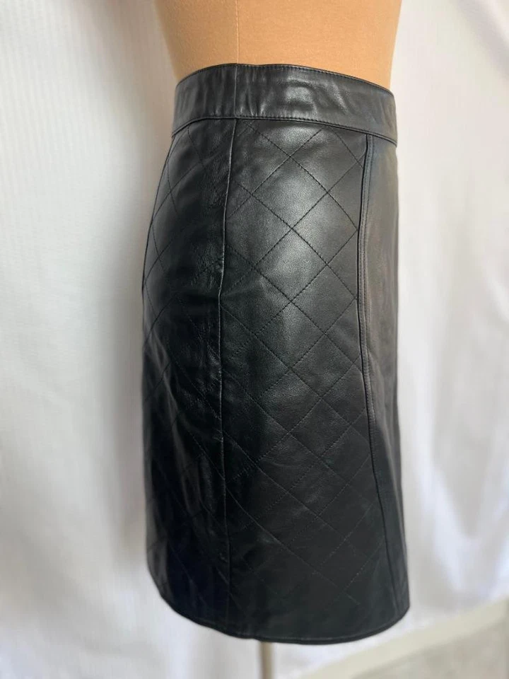 Falda 100% Cuero Genuino Talla 10 NUEVA CON ETIQUETAS REMACHE NEGRO 10 $200 Foto 4 de 4