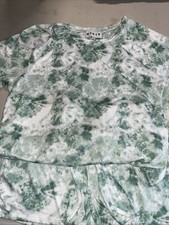 K.I.K.I.T Women  s Green  White Shorts Pajama Set Size Large NWOT