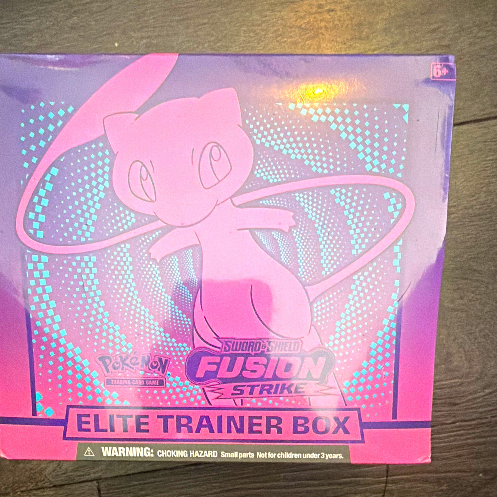 Pokémon TCG Sword & Shield Fusion Strike Elite Trainer Box Mew