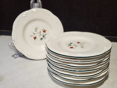 Set Of 8 HTF Pfaltzgraff WINTERBERRY Center Design Bread and Butter Plates