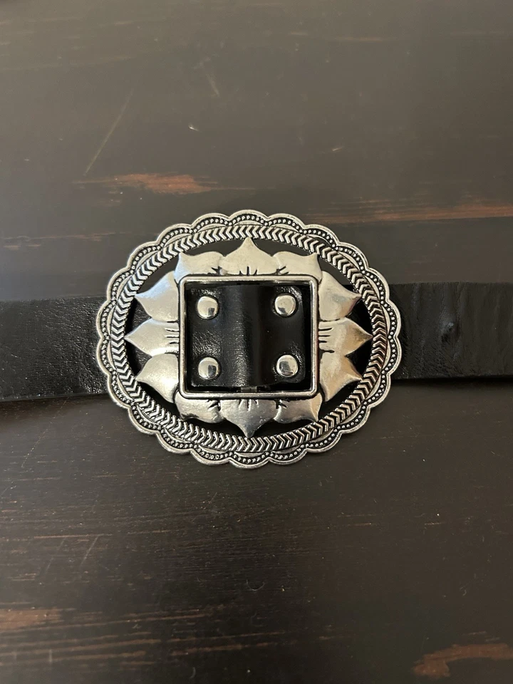 Cinturón Forever 21 Western Concho para mujer M/L negro imitación cuero plata hebilla boho Foto 2 de 4