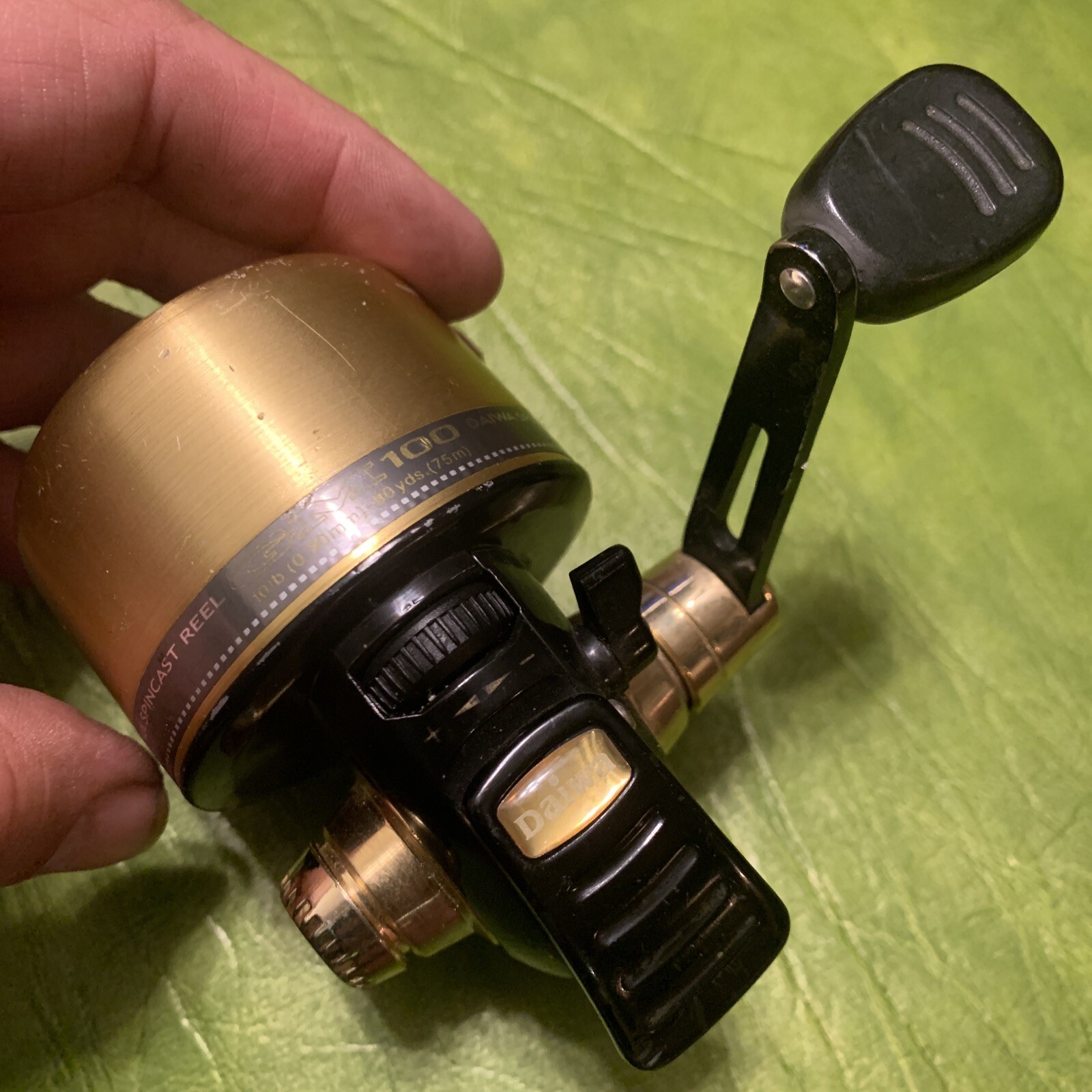 Vintage Daiwa Gold Ball Bearing Hi-Speed Spincast Reel very smooth cast 0$ Ship