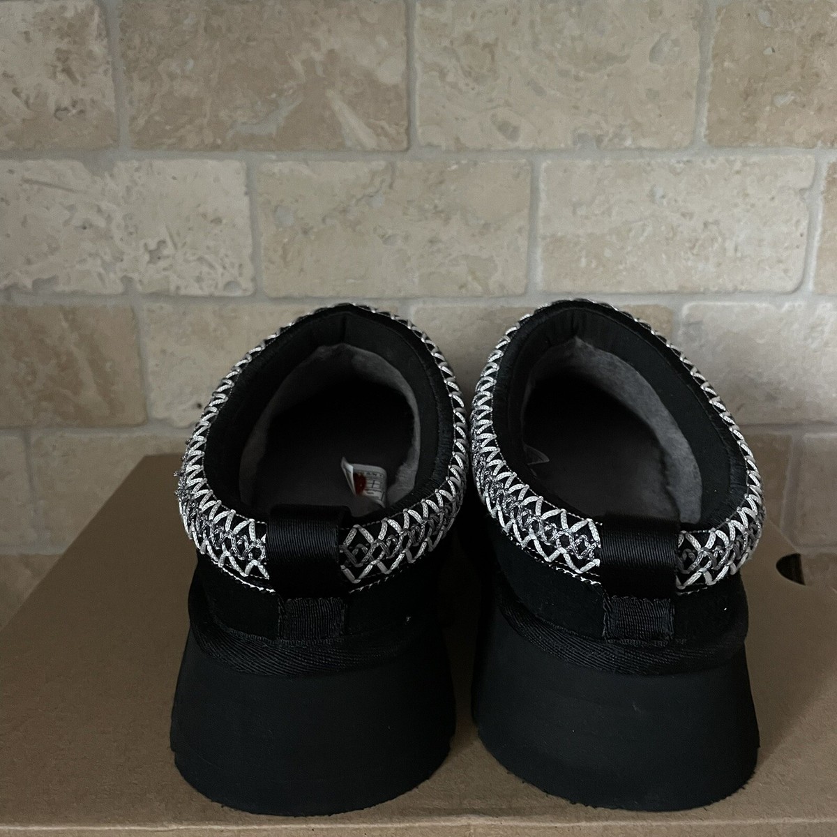 ☆韓国の人気☆【UGG】☆UGG W Tazz Braid☆Black☆ UGG TAZZ BRAID BLACK SUEDE PLATFORM SLIPPERS SHOES SIZE US