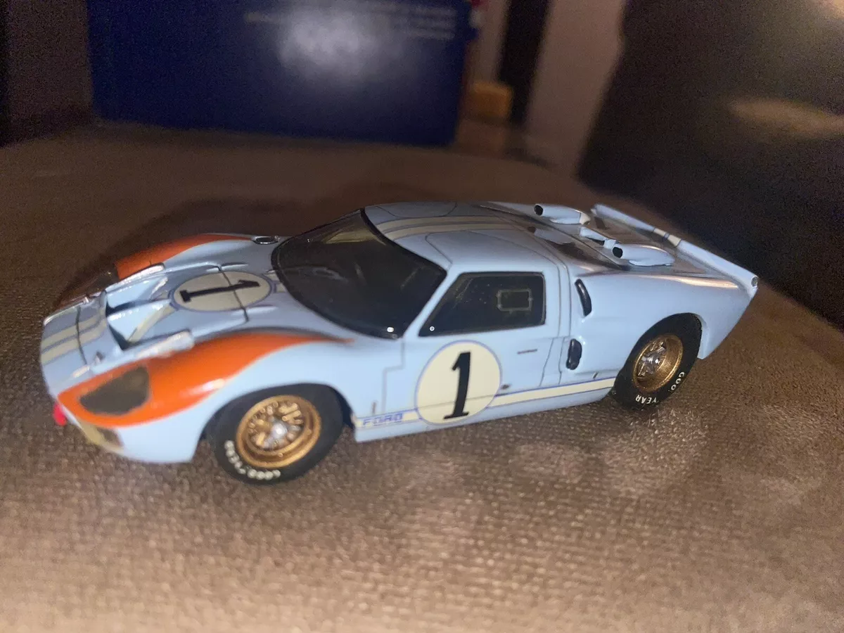 Miniatura Ford Gt40 Mk II #1 - 24h Le Mans 1966 - 1/43 CMR