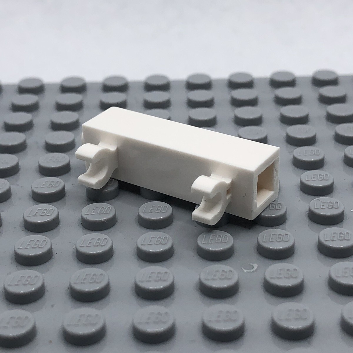 LEGO 60583b White Brick, Modified 1 x 1 x 3 W/ 2 Clips (Vertical