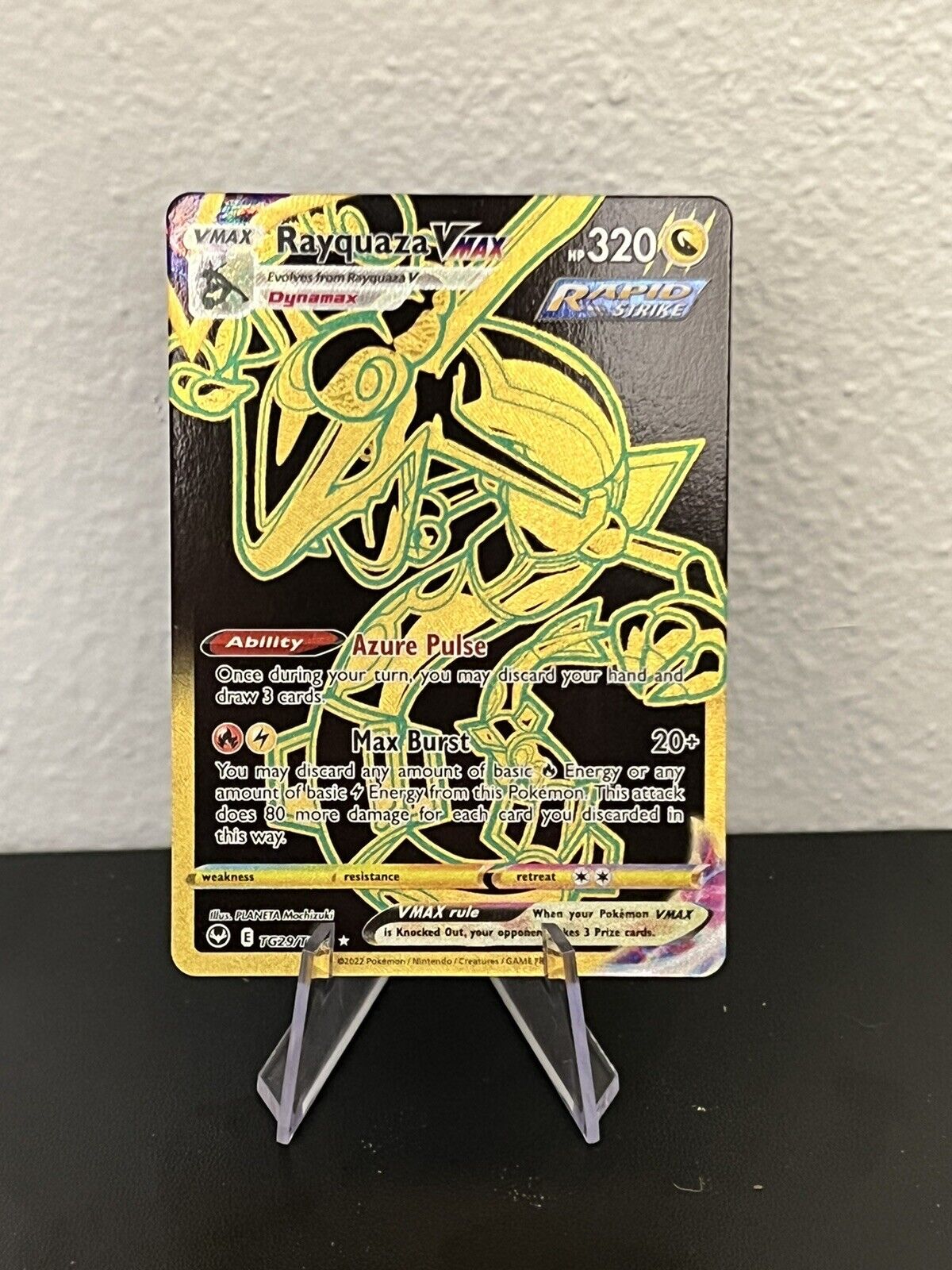 Rayquaza VMAX TG20/TG30 Rapid Strike Shiny Alternative Full Art - Myboost X  Epée et Bouclier 12 Tempête Argentée - Box of 10 Pokemon French Cards