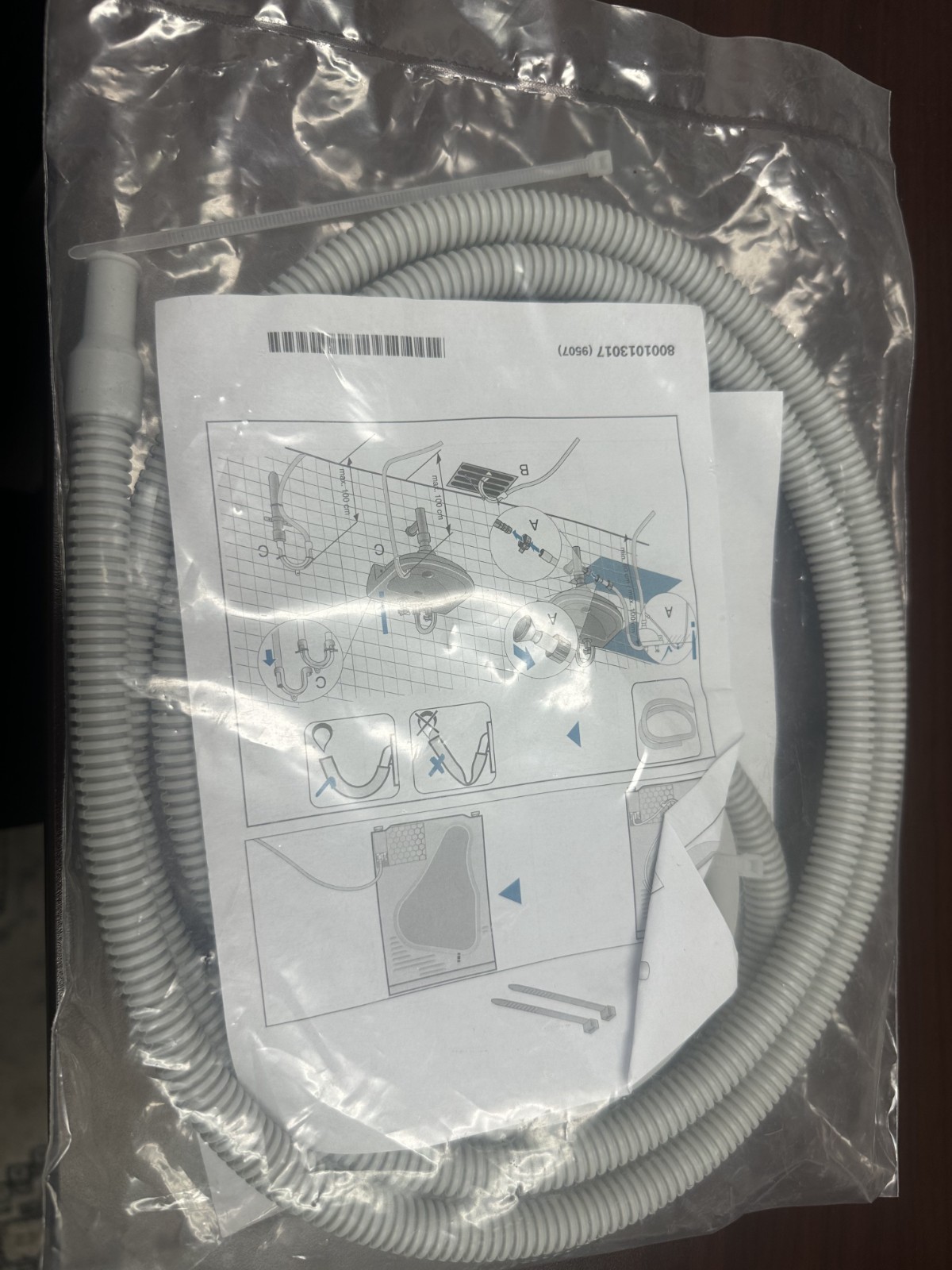 BRAND NEW Bosch 9001237989 DRYER Drain Hose 2M