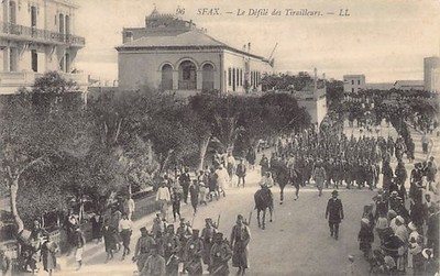Tunisia - SFAX - Le défilé des Tirailleurs - Ed. Lévy L.L. 96
