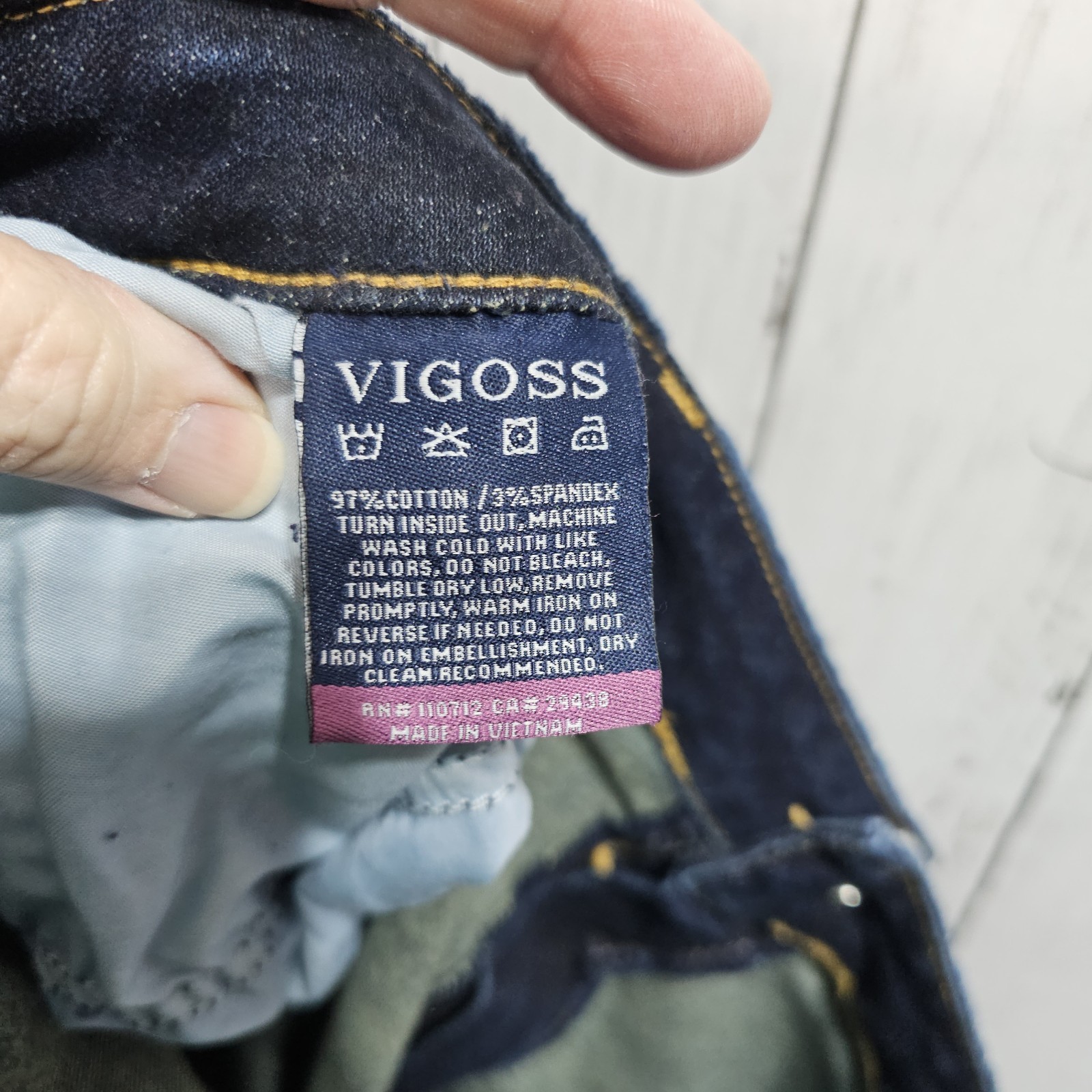 Vigoss Women's Dark Wash Distressed Raw Hem Jagger Denim Shorts Size 22W Stretch