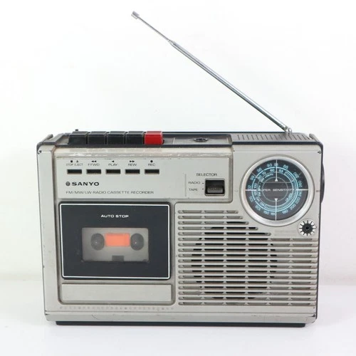 SANYO M2402-2LE BOOMBOX RADIO 70s WORKING VINTAGE