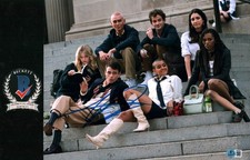 Thomas Doherty Signed Gossip Girl Stud Actor 11x14 Photo Beckett BAS COA