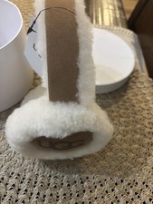 UGG SHEEPSKIN EMBROIDERED LOGO EARMUFFS IN CHESTNUT OS