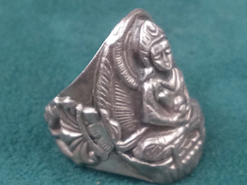 Estate unique Antique Sterling Silver Buddhist Theme Ring: Size 6.25 - Image 4 of 4