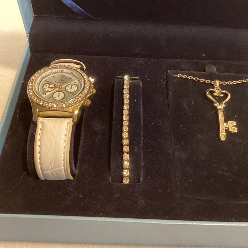 Bella & Rose watch and bracelet set - Picture 4 of 12