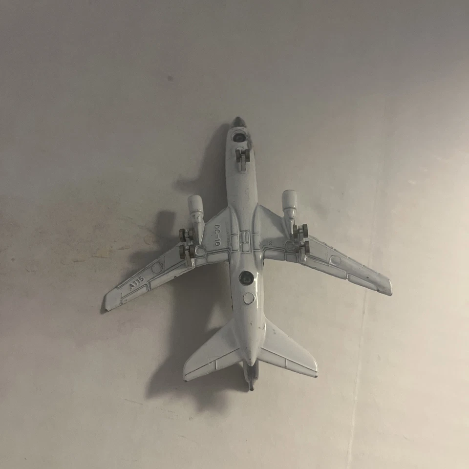 Винтажный литой самолет Federal Express DC-10 1:400 A115 - Изображение 4 из 4