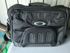 Vintage Oakley Tactical Field Gear Black Laptop Shoulder Messenger Bag 16”