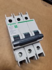 M9F42303   SCHNEIDER   3 POLE