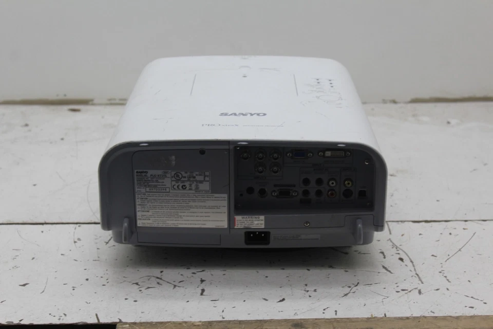 Sanyo PLC-XT21L Projector - Parts/Repair - Image 2 of 2