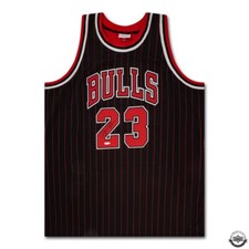 AUTO UDA MICHAEL JORDAN 96-97 CHICAGO BULLS M&N BLACK PIN STRIPE JERSEY