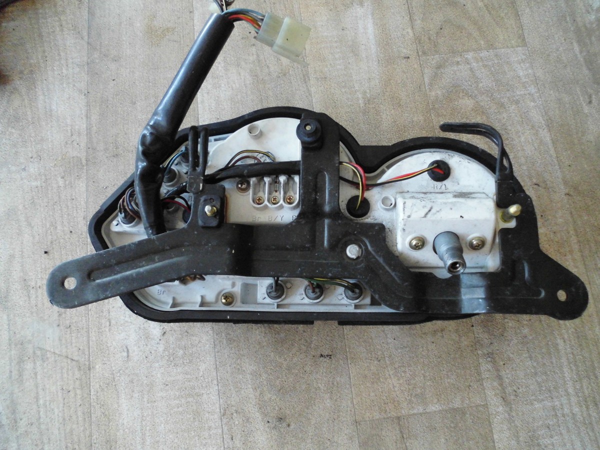 E2. Kawasaki ZZR 600 ZX600 D Speedometer Cockpit Instruments