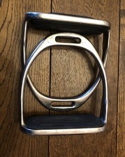 4 1/2" Edelstahl Steigb&uuml;gel mit schwarzen Gummiprofilen