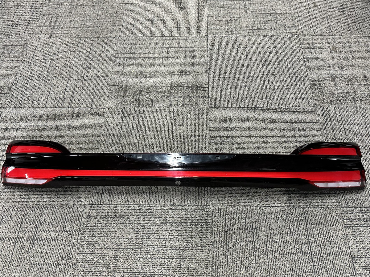 OEM| 2021 - 2025 Chrysler Pacifica LED Center Tail Light