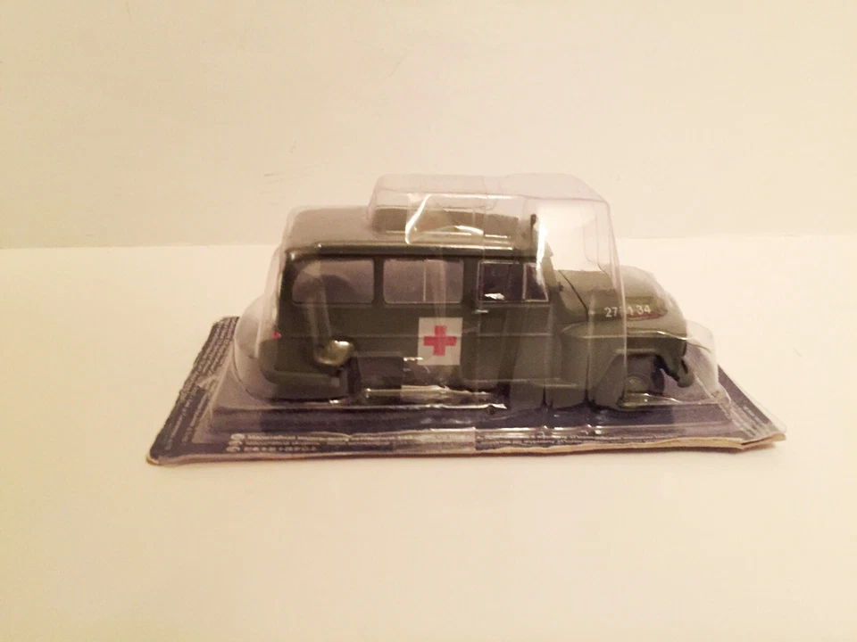 Ambulancia militar Willys Rural 4x4 1968 1/43 hecha a medida por modelos vectoriales / IXO Foto 2 de 4