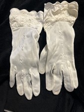 Vintage Ladies White Scalloped cuff Embroidery Max Mayer Gloves Minor Marks