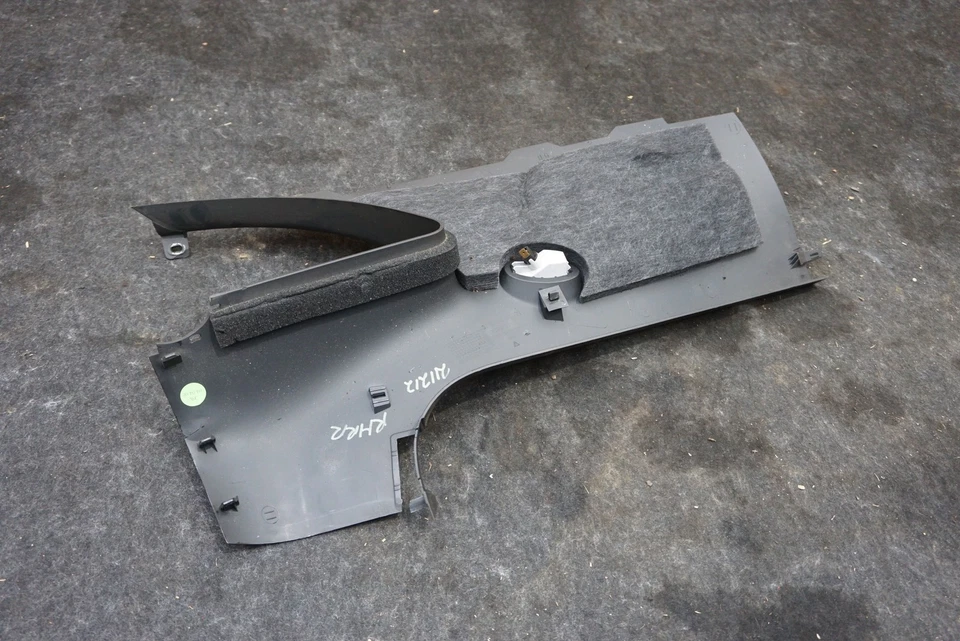 Panel de ajuste trasero derecho pilar C negro OEM 98755518800 Porsche Cayman 06-12 Foto 4 de 4