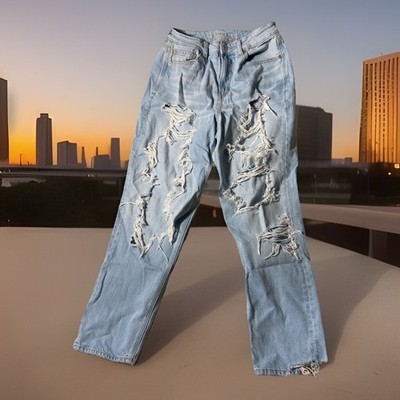 AE American Eagle Mom Light Blue Distressed Destroyed High Rise Jeans Sz 8