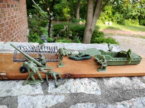 VTG Marx Navarone Playset Broken  Landing Craft  Mixed Soldiers Team boat Etc